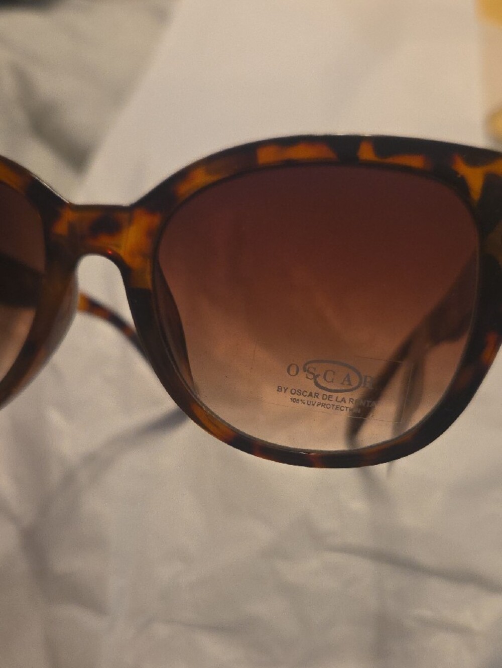 Oscar de la Renta Tortoiseshell Sunglasses with Brown Gradient Lenses #59 - Picture 2 of 4